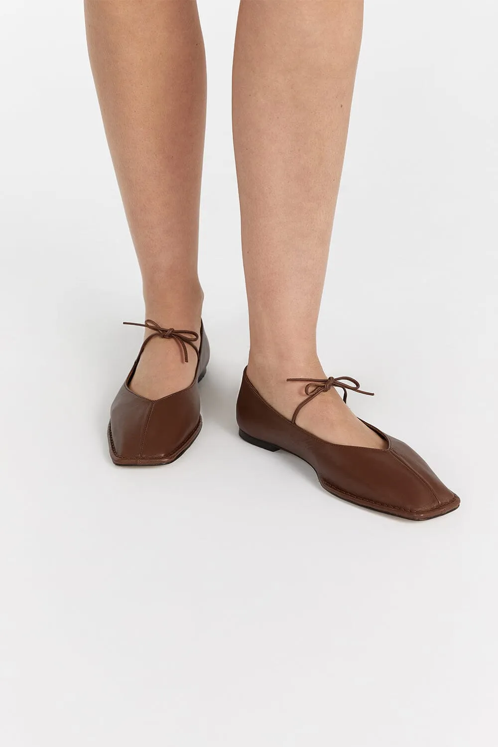 ALOHAS SWAY CHESTNUT LEATHER FLAT