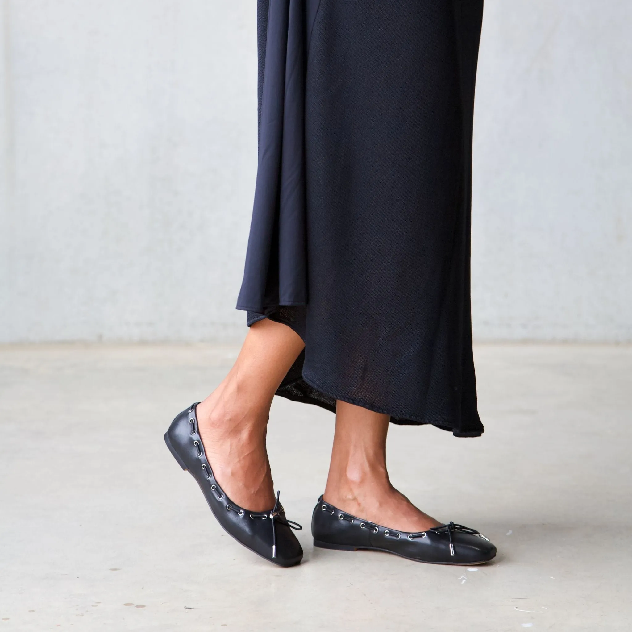 Niseya Black Leather Ballet Flats